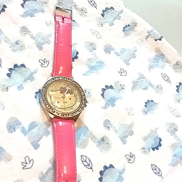 Hello Kitty “PINK CRYSTAL,  MOP FACE Watch” - Picture 4 of 6